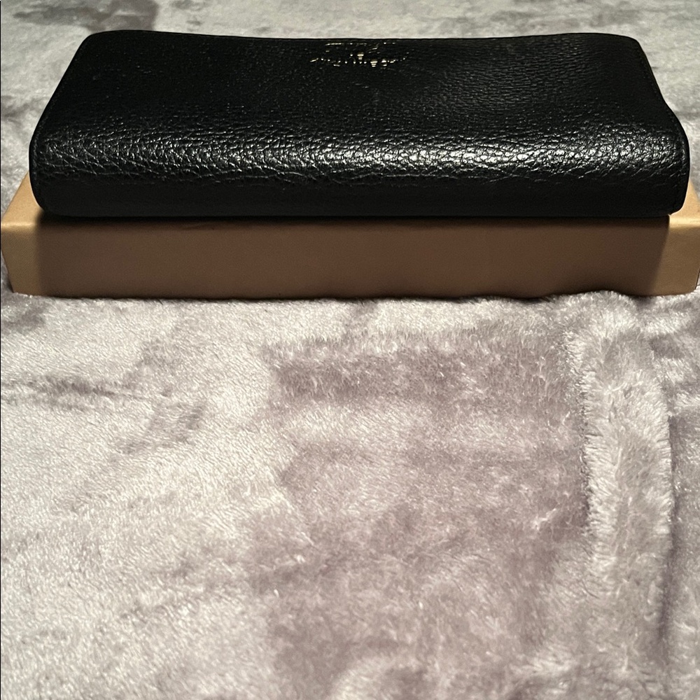 Gucci Black Pebbled Leather Wallet with Gold Stamp - Picture 11 of 12